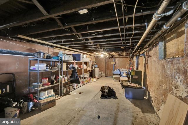 906 FRITZTOWN RD, Sinking Spring, PA 19608