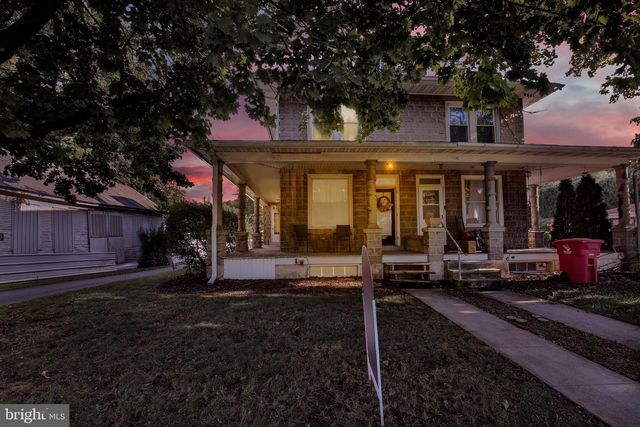 906 FRITZTOWN RD, Sinking Spring, PA 19608