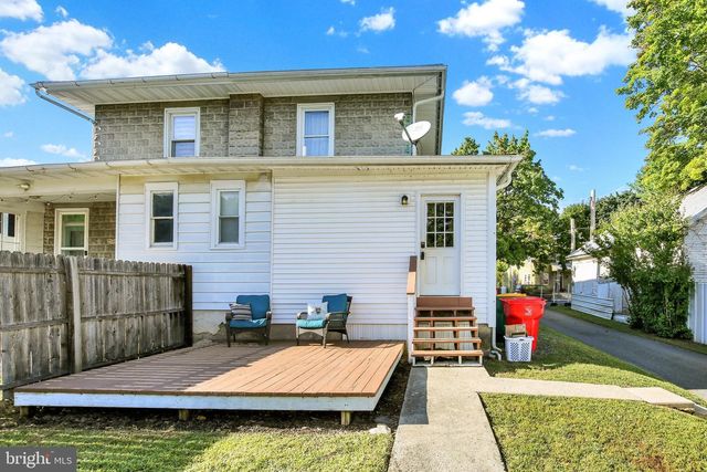 906 FRITZTOWN RD, Sinking Spring, PA 19608