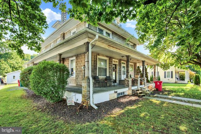 906 FRITZTOWN RD, Sinking Spring, PA 19608