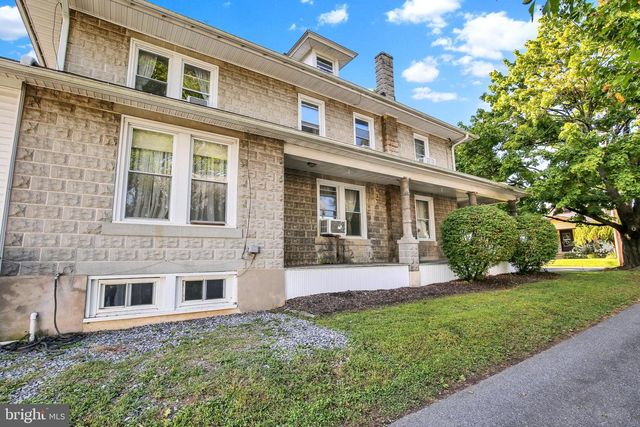 906 FRITZTOWN RD, Sinking Spring, PA 19608