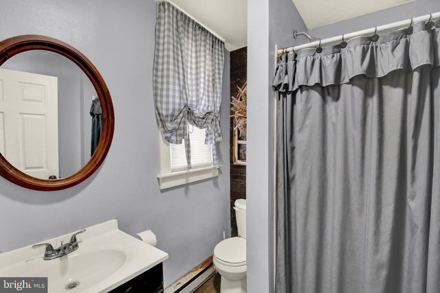 906 FRITZTOWN RD, Sinking Spring, PA 19608