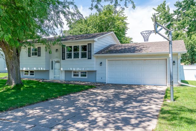 300 W Spring Street, Eldridge, IA 52748