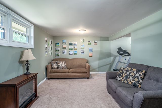 300 W Spring Street, Eldridge, IA 52748