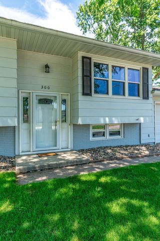 300 W Spring Street, Eldridge, IA 52748