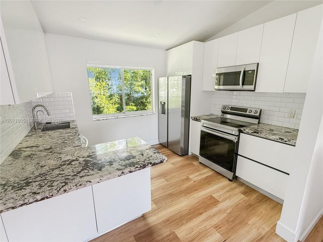 8035 Lake Drive 205, Doral, FL 33166
