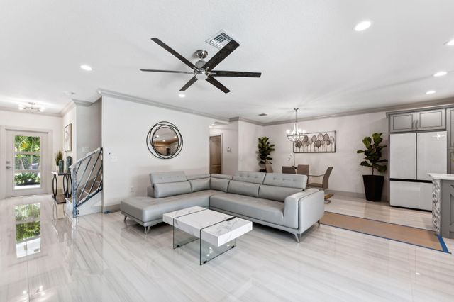 522 Lucky Lane, Delray Beach, FL 33444