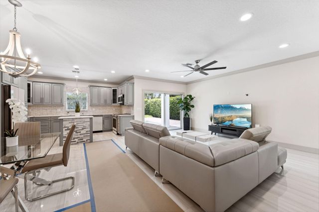 522 Lucky Lane, Delray Beach, FL 33444