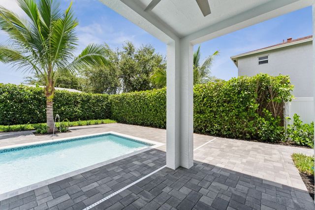 522 Lucky Lane, Delray Beach, FL 33444