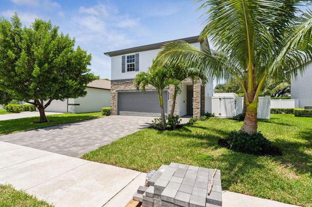522 Lucky Lane, Delray Beach, FL 33444