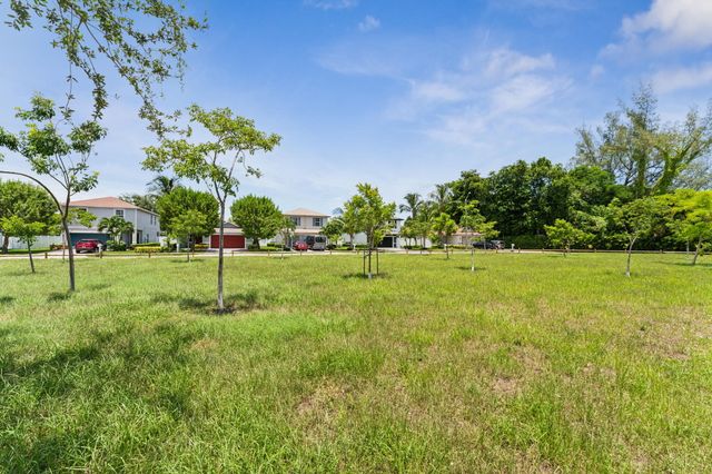 522 Lucky Lane, Delray Beach, FL 33444