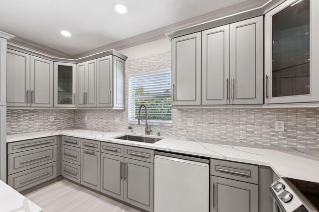 522 Lucky Lane, Delray Beach, FL 33444