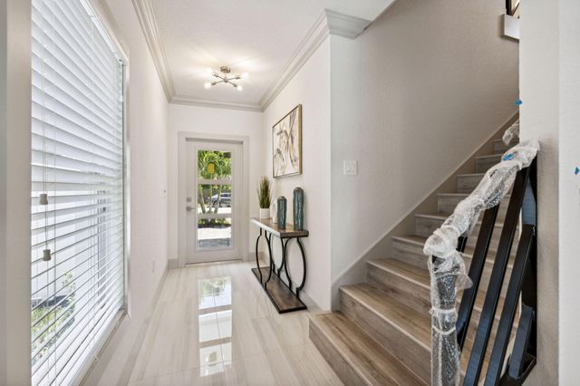 522 Lucky Lane, Delray Beach, FL 33444