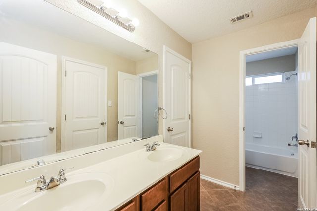 10918 MUSTANG OAK DR, San Antonio, TX 78254