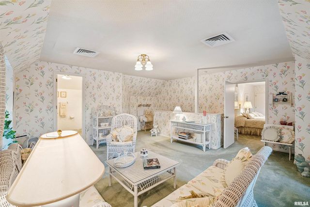 500 54TH Street A, Moline, IL 61265