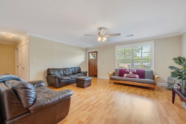 1725 Harvey Mitchell Parkway S 1814, College Station, TX 77840