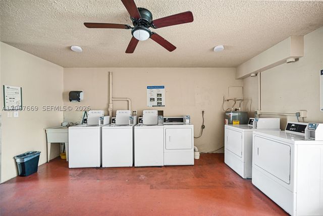 5300 Washington St R110, Hollywood, FL 33021