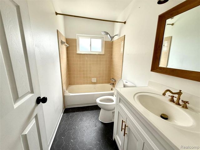 8220 Rivard Avenue, Warren, MI 48089