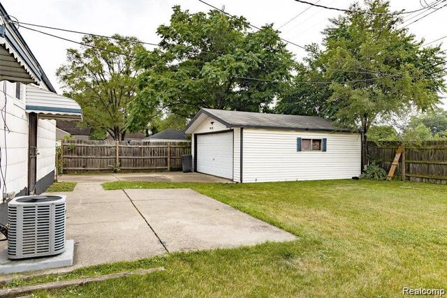 8220 Rivard Avenue, Warren, MI 48089