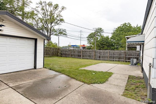 8220 Rivard Avenue, Warren, MI 48089