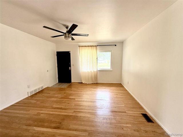 8220 Rivard Avenue, Warren, MI 48089
