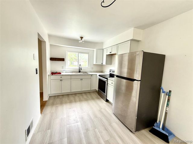 8220 Rivard Avenue, Warren, MI 48089