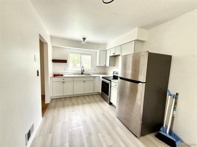 8220 Rivard Avenue, Warren, MI 48089