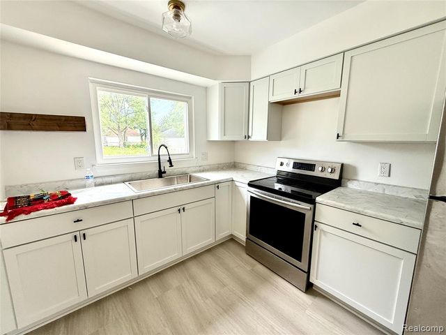 8220 Rivard Avenue, Warren, MI 48089