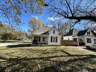 2056 North Johnston Avenue, Springfield, MO 65803
