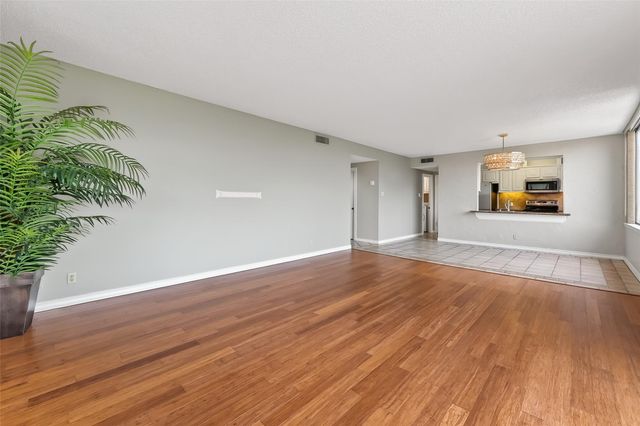 14655 Champion Forest Drive 502, Houston, TX 77069