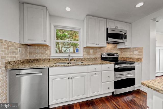 20212 BROAD RUN DR, Sterling, VA 20165
