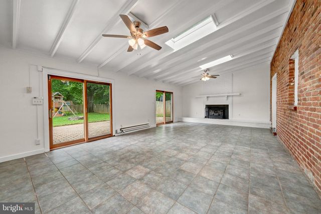 20212 BROAD RUN DR, Sterling, VA 20165
