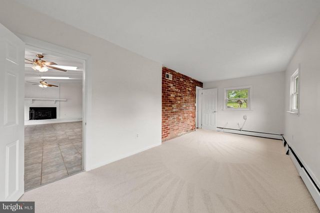 20212 BROAD RUN DR, Sterling, VA 20165