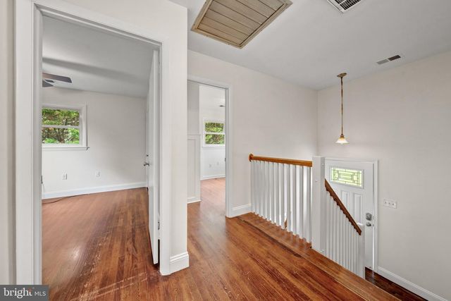20212 BROAD RUN DR, Sterling, VA 20165