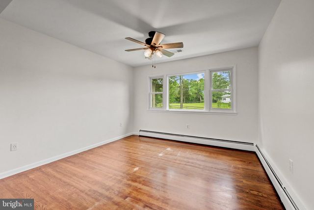 20212 BROAD RUN DR, Sterling, VA 20165