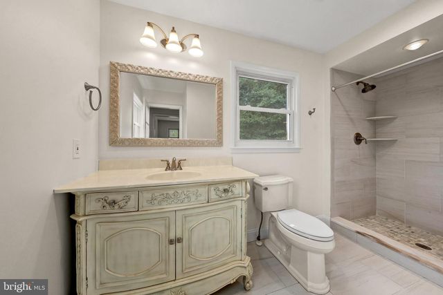 20212 BROAD RUN DR, Sterling, VA 20165