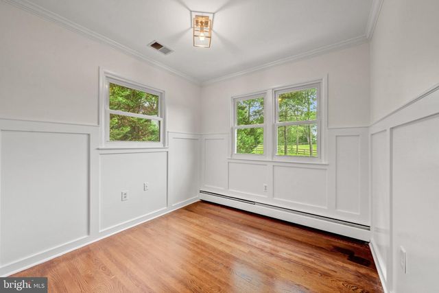 20212 BROAD RUN DR, Sterling, VA 20165