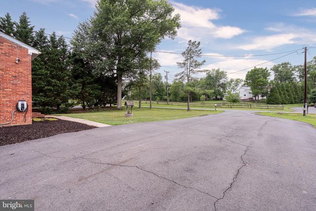 20212 BROAD RUN DR, Sterling, VA 20165