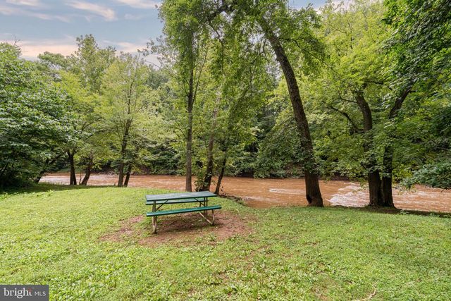 20212 BROAD RUN DR, Sterling, VA 20165