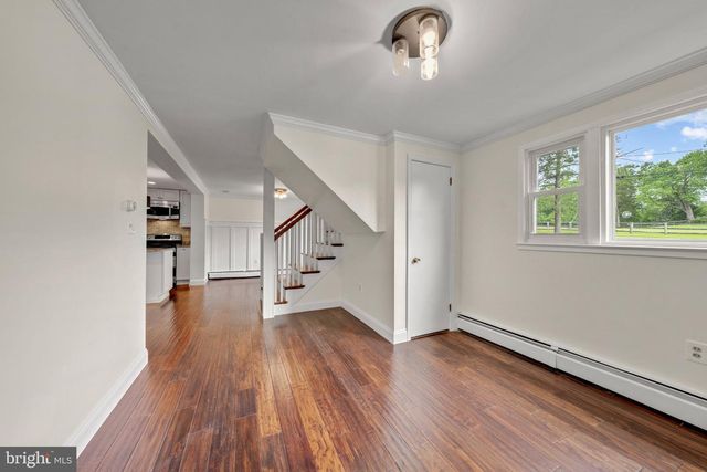 20212 BROAD RUN DR, Sterling, VA 20165