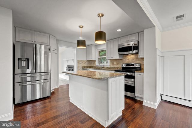 20212 BROAD RUN DR, Sterling, VA 20165