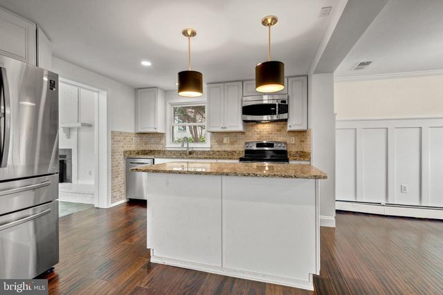 20212 BROAD RUN DR, Sterling, VA 20165