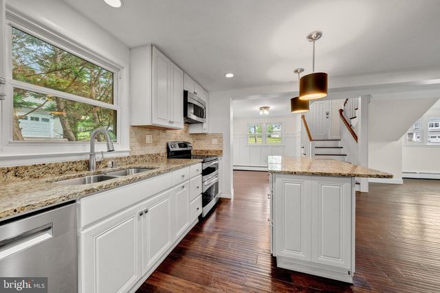 20212 BROAD RUN DR, Sterling, VA 20165
