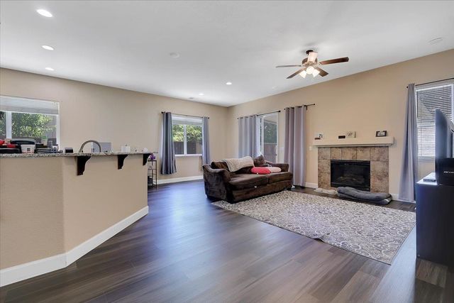 1254 Jewelflower St, Plumas Lake, CA 95961