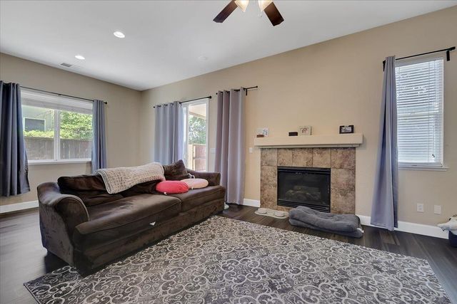 1254 Jewelflower St, Plumas Lake, CA 95961