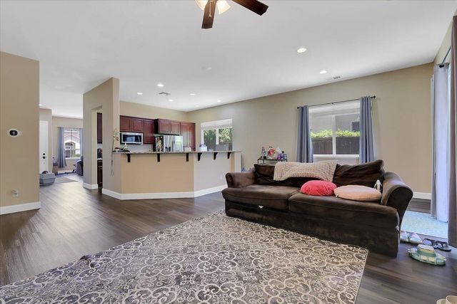 1254 Jewelflower St, Plumas Lake, CA 95961