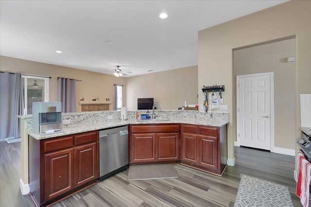 1254 Jewelflower St, Plumas Lake, CA 95961
