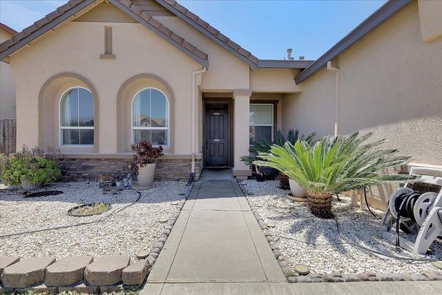 1254 Jewelflower St, Plumas Lake, CA 95961