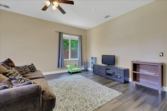 1254 Jewelflower St, Plumas Lake, CA 95961
