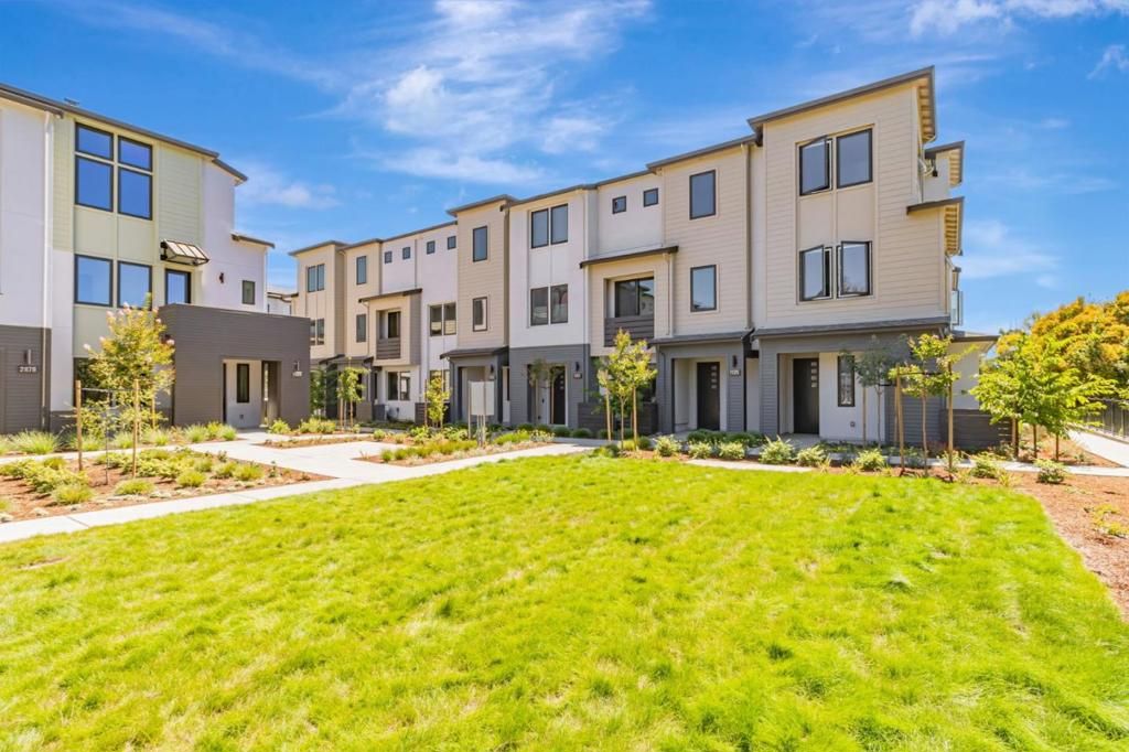 1125 Esther Court, Palo Alto, CA 94303